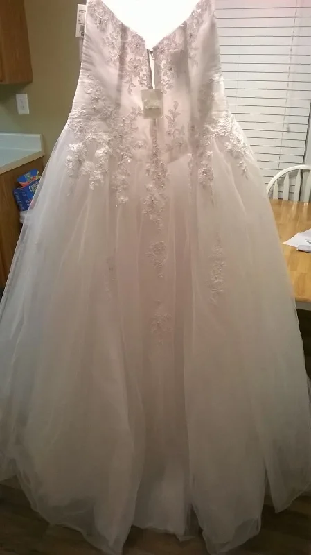 Special Price David's Bridal StraplessnTulle Ball Gown WG3316