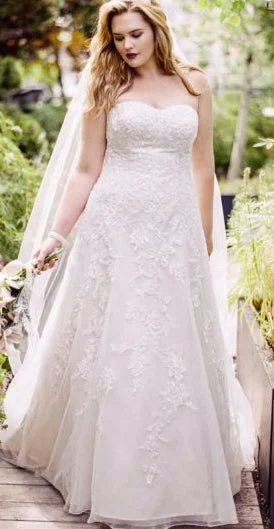Don’t Miss Out David's Bridal Sweetheart Tulle A Line Gown with Lace Appliques S