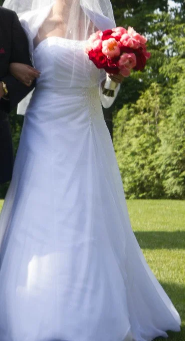 Super Deal David's Bridal Strapless Beaded bodice with chiffon overlay