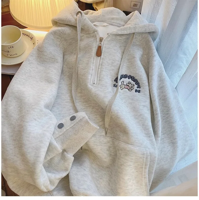 Fashionable cartoon embroidered hooded sweatshirt for women      S4934