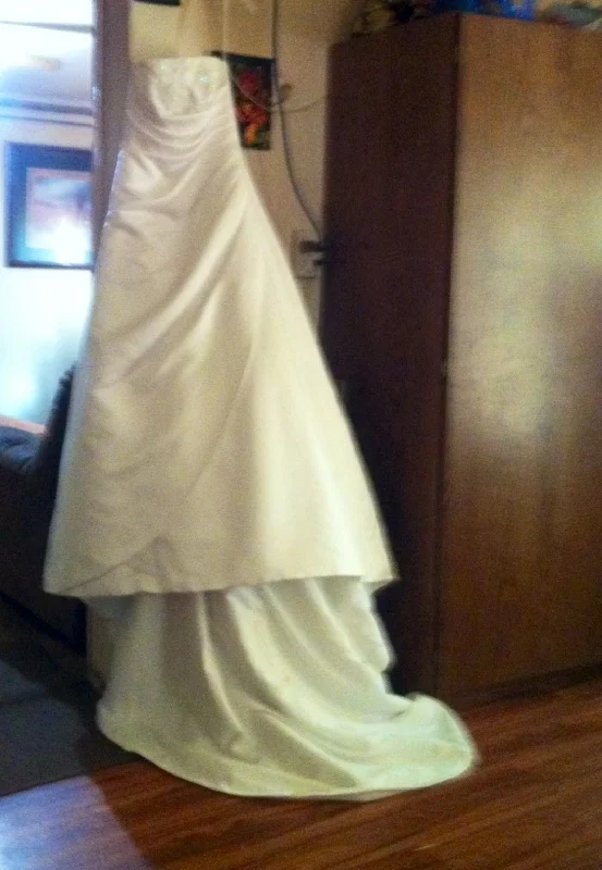 Price Reduction David's Bridal St. Tropez V8175