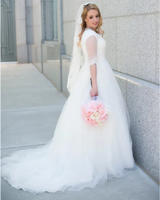 Limited Time Offer David's Bridal Strapless Wedding Dress with Lace Corset Bodice