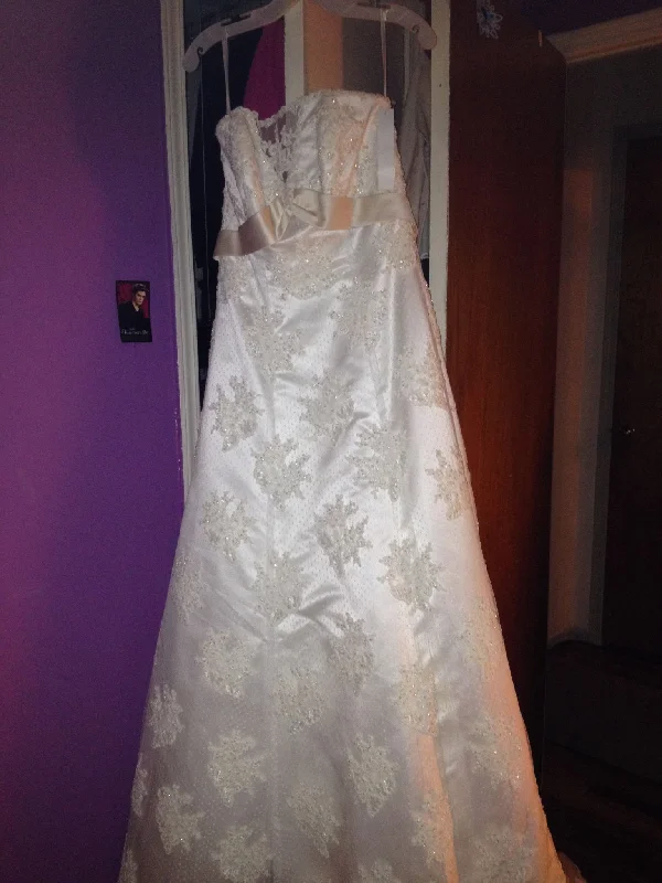 Deal Zone David's Bridal T9211