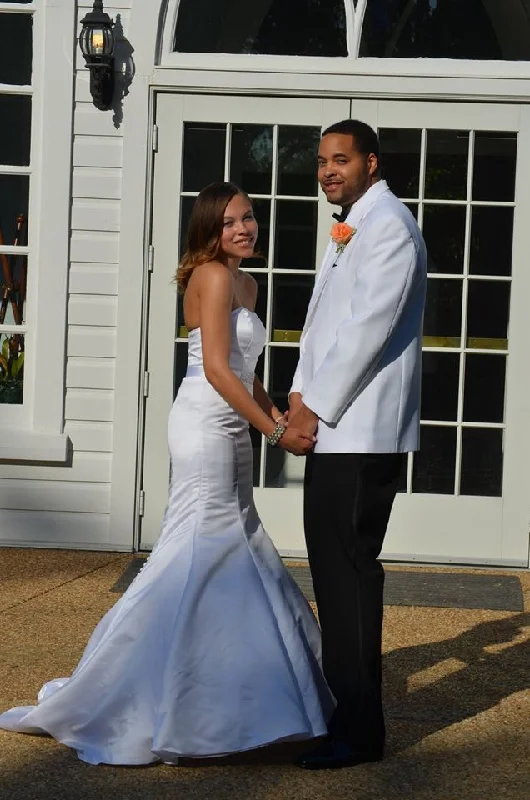 Markdowns David's Bridal Strapless Trumpet Gown With Ribbon Waist WG9871WHI