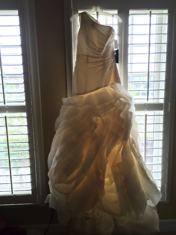 Exclusive Preview Vera Wang VW351010