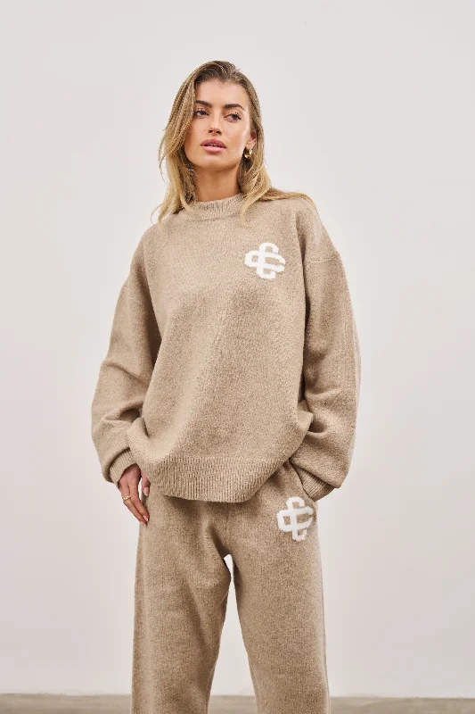 Deal Dash FLUFFY KNIT EMBLEM CREW - BEIGE